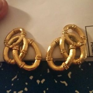Vintage Gold Link Clip On Earrings Avon?
